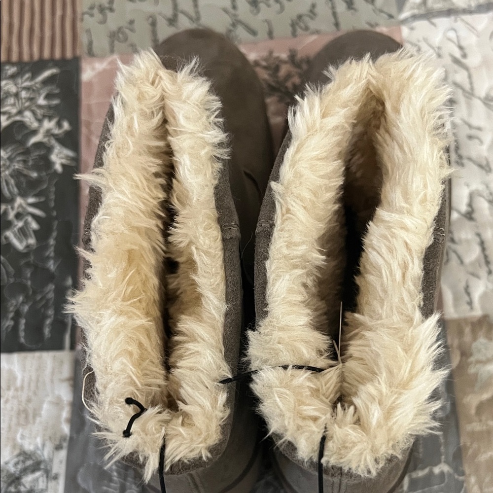 Time and Tru Taupe Ankle Boots with Fur Lining - Picture 3 of 8
